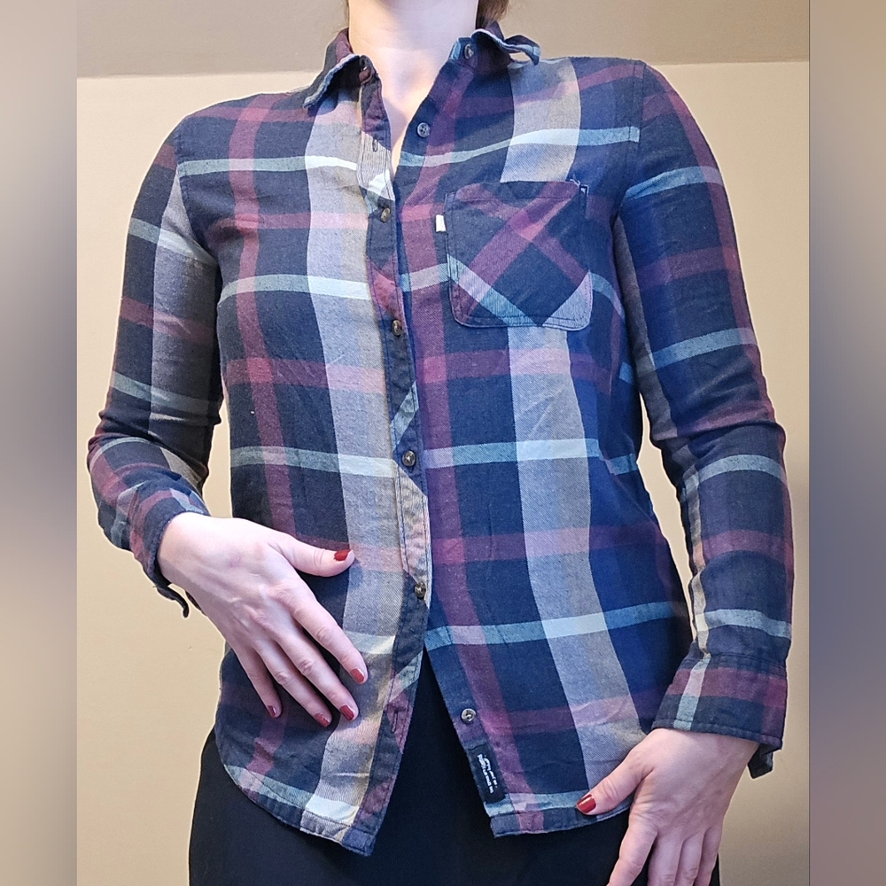 Tentree Soft, Plaid, Button up, long sleeved shirt. Size Small